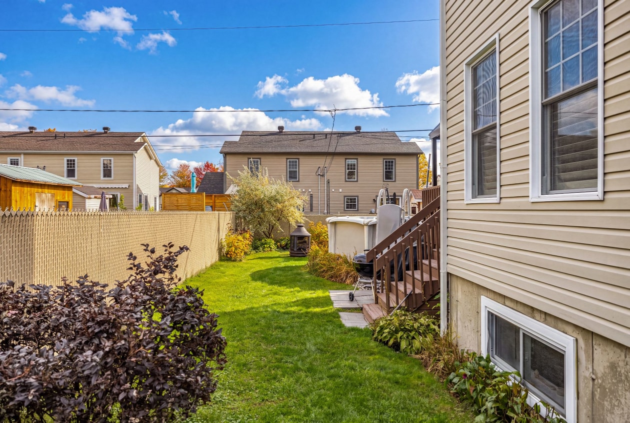 Cour — 111 Rue Jean-Paul-Lemieux, Cowansville