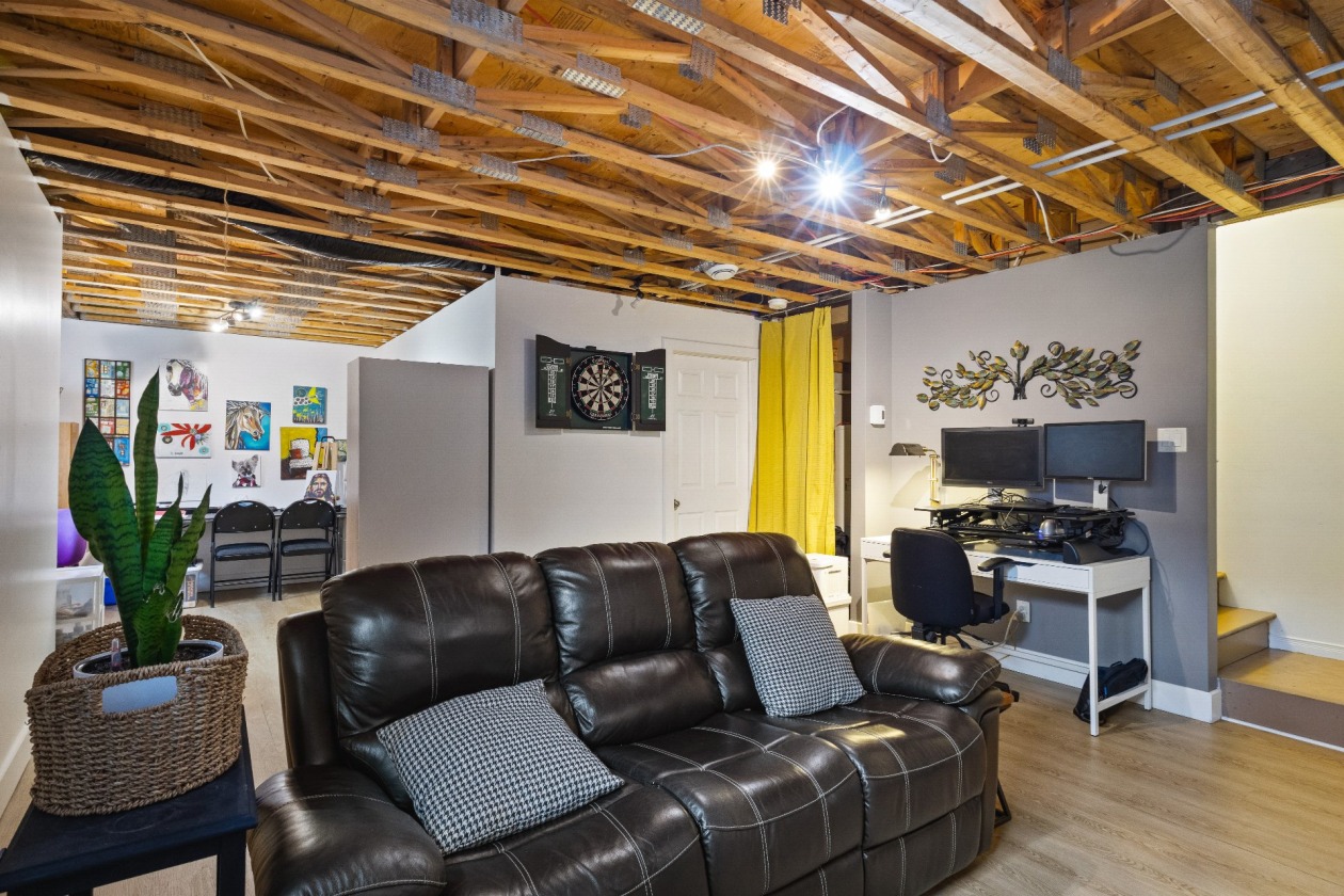 Salle familiale — 111 Rue Jean-Paul-Lemieux, Cowansville