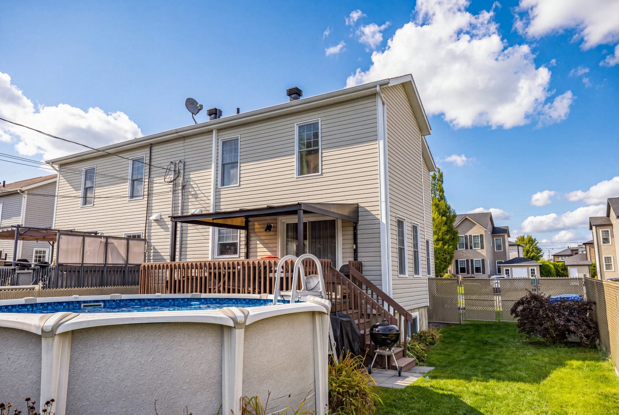 Cour — 111 Rue Jean-Paul-Lemieux, Cowansville