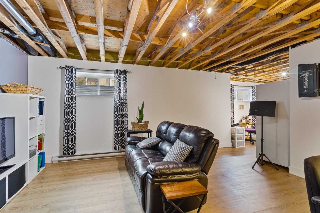 Salle familiale — 111 Rue Jean-Paul-Lemieux, Cowansville