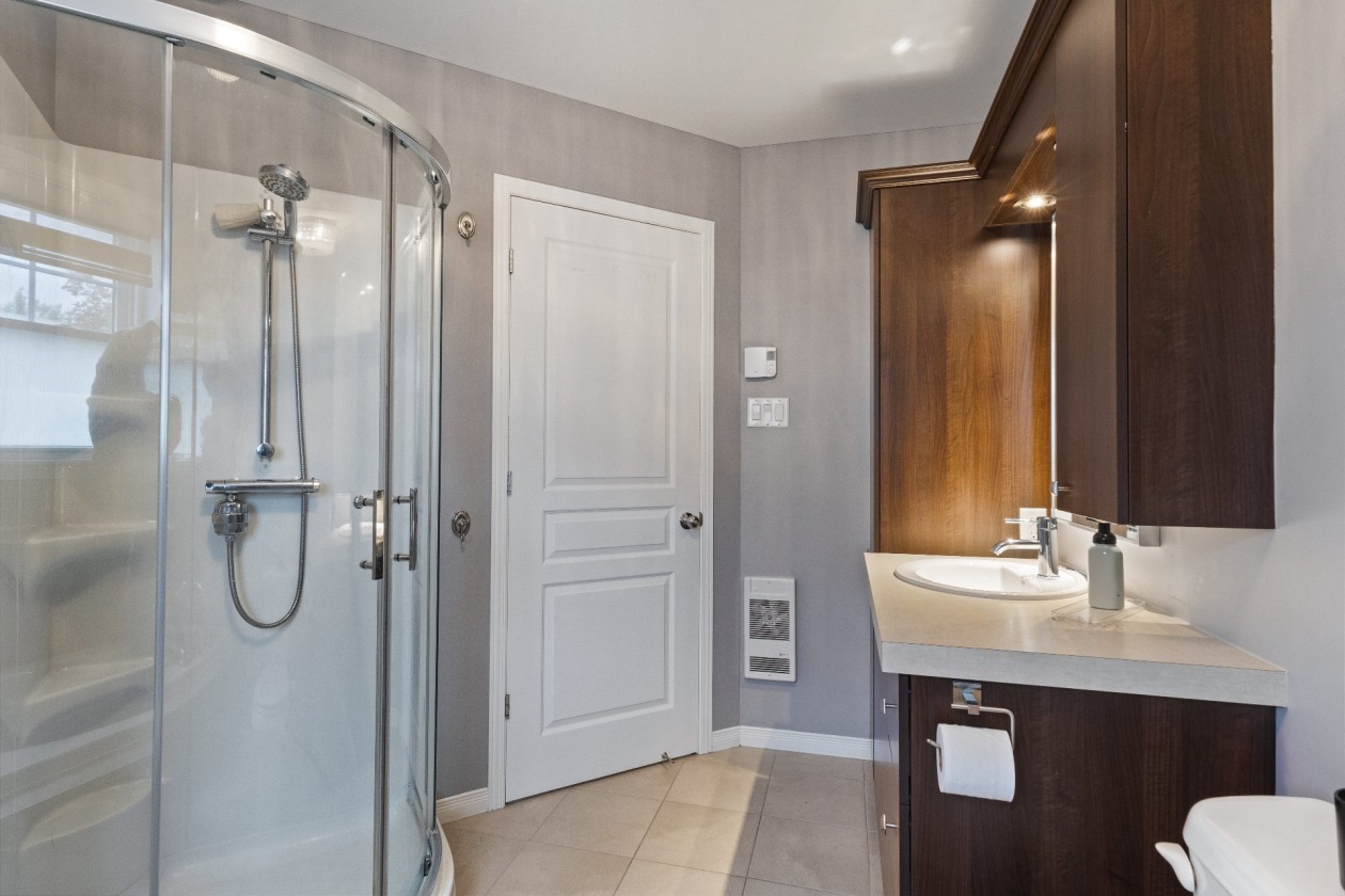 Salle de bains — 111 Rue Jean-Paul-Lemieux, Cowansville