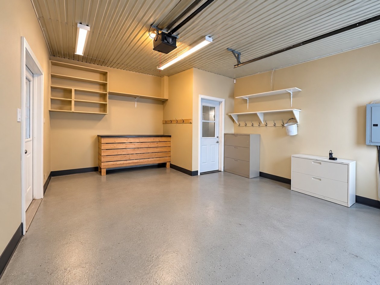 Garage — 379 Rue Nil-Boucher, Saint-Ambroise