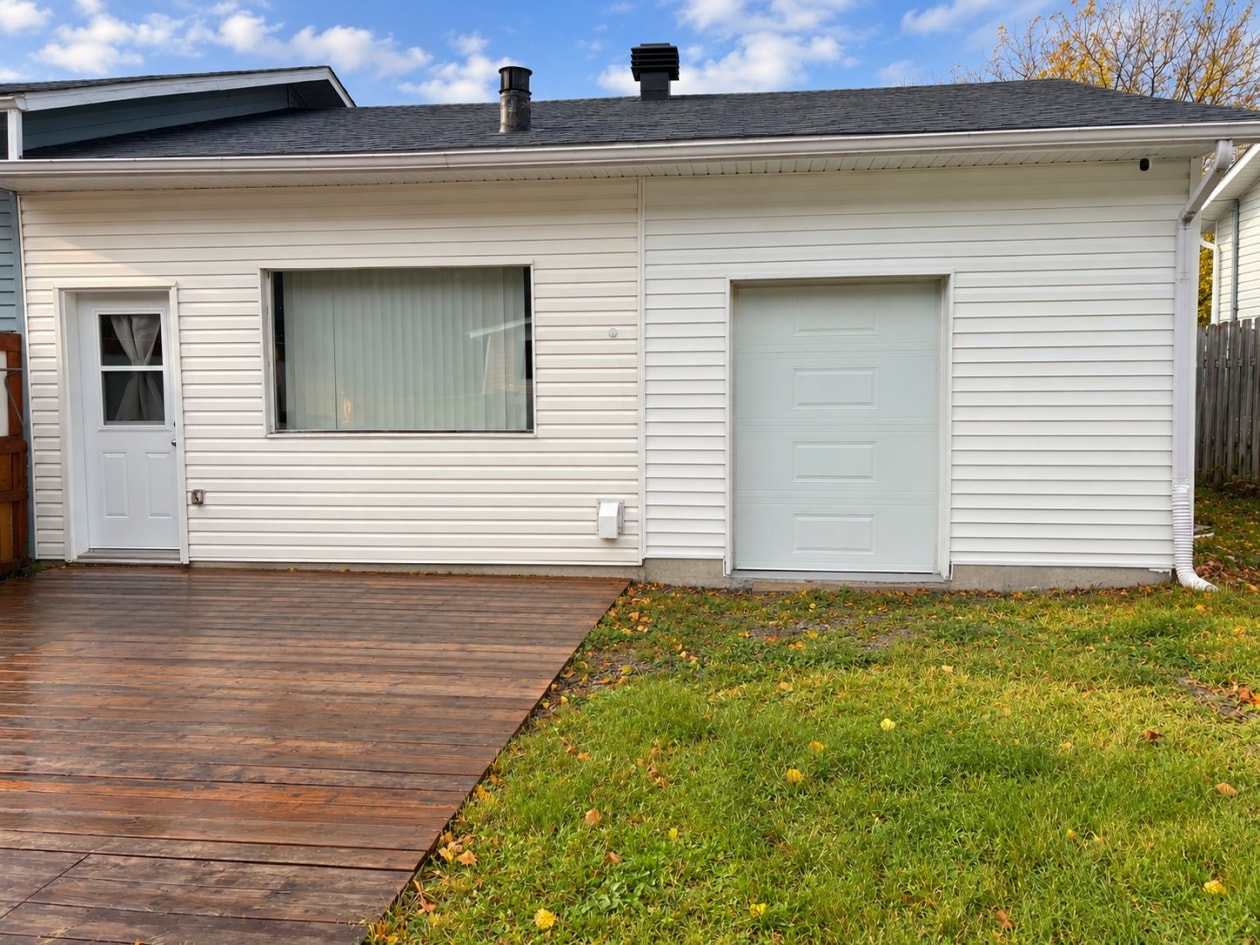 Garage — 379 Rue Nil-Boucher, Saint-Ambroise