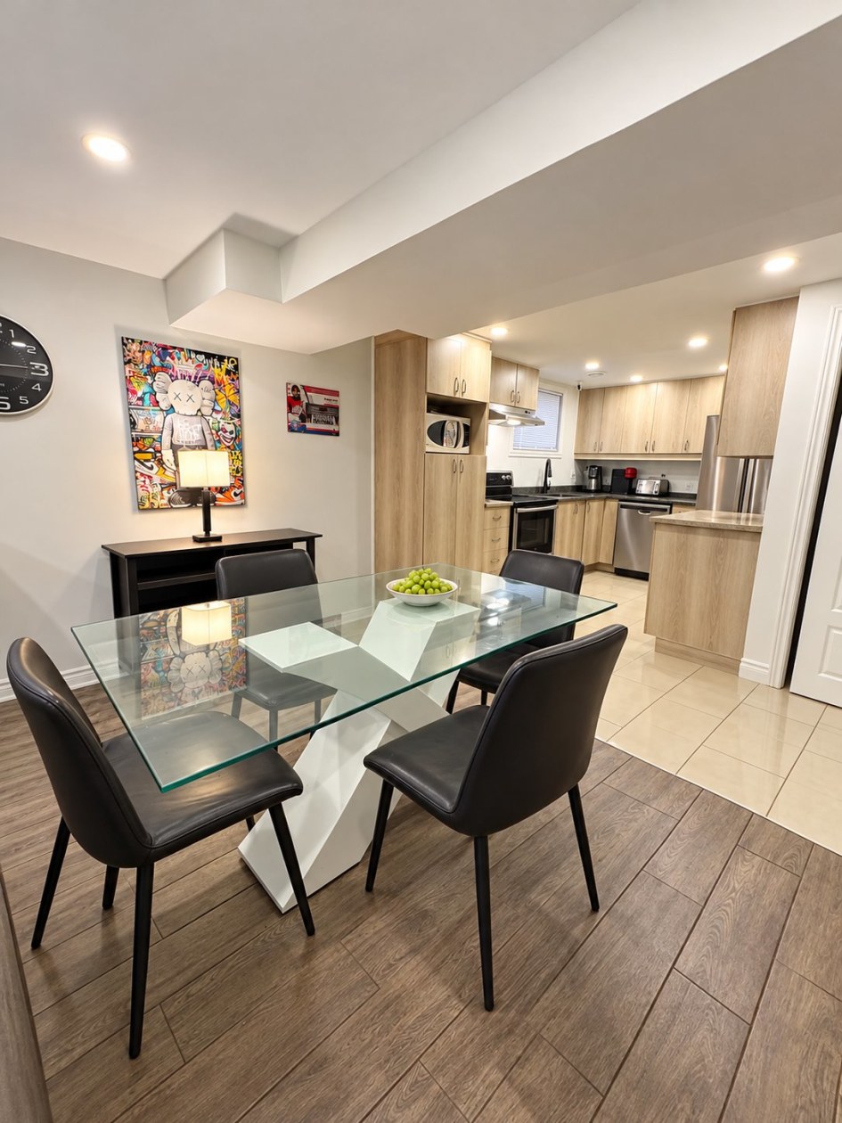 Salle à manger — 4045 Boul. des Mille-Îles, Laval
