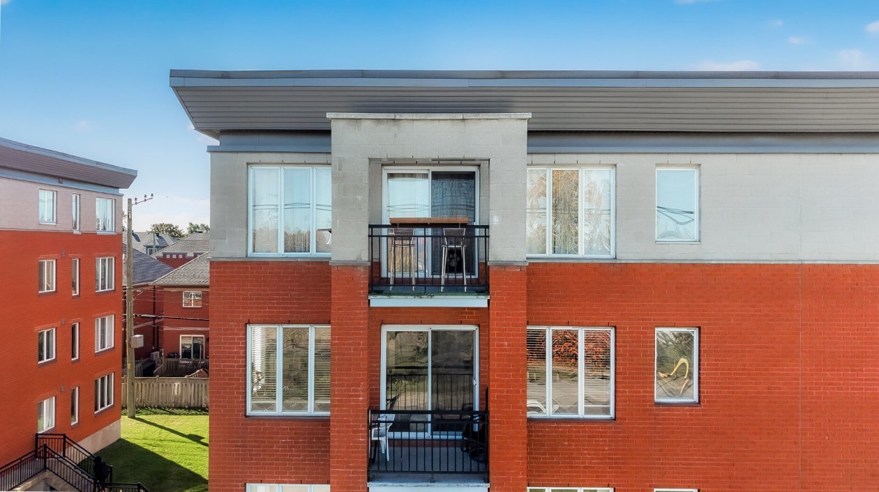 Balcon — 3080 Rue du Trianon, Montréal