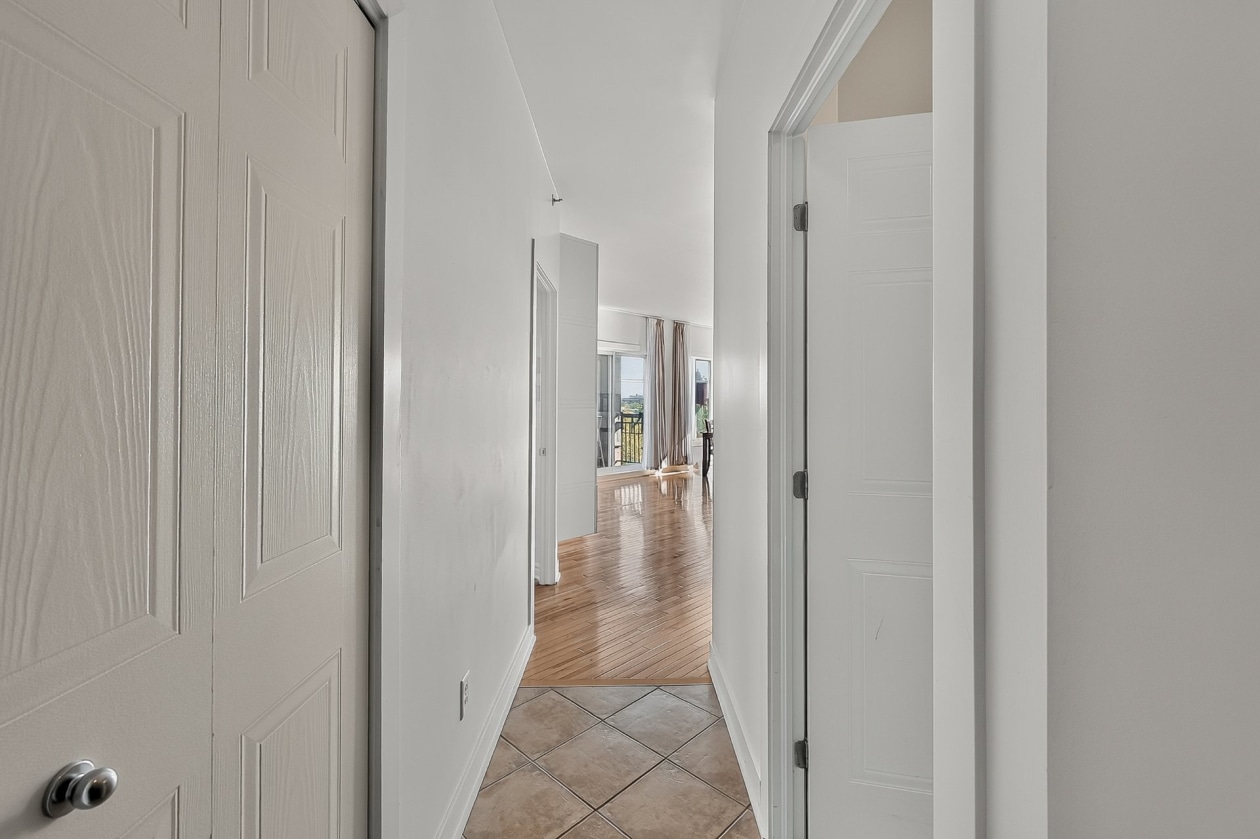 Corridor — 3080 Rue du Trianon, Montréal