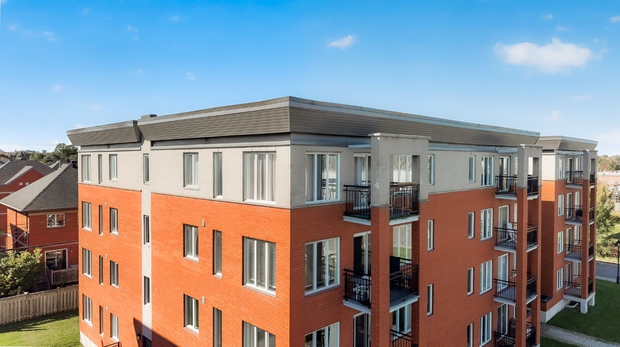 Balcon — 3080 Rue du Trianon, Montréal