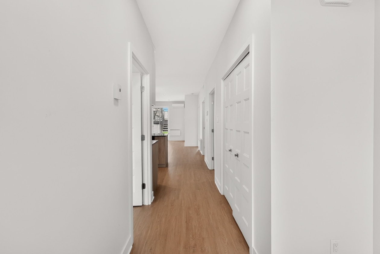 Corridor — 1505 - 1509 Rue Tekakwitha, Laval