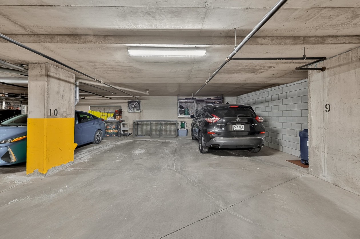 Garage — 3080 Rue du Trianon, Montréal