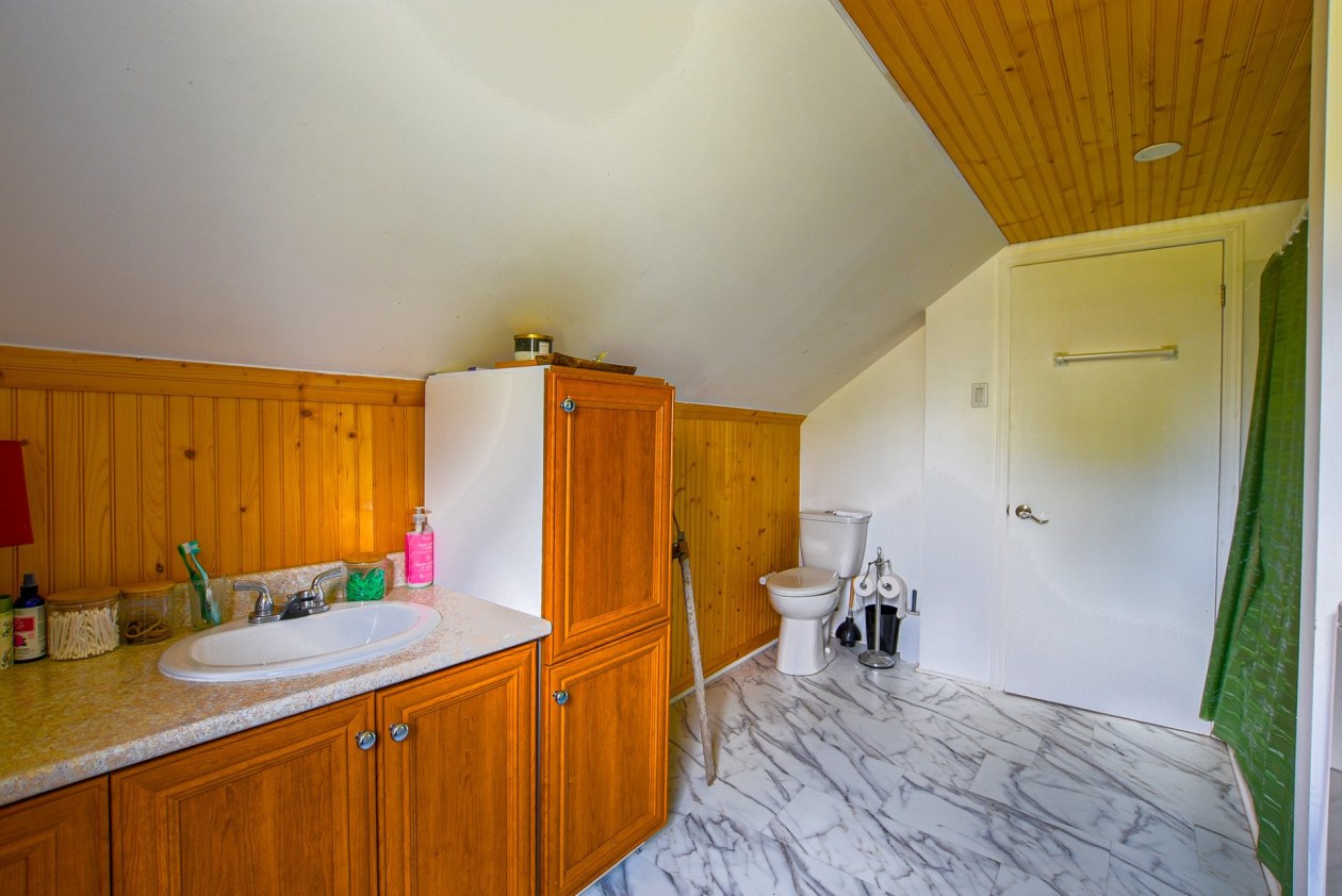 Salle de bains — 2045 - 2065 Av. Nicolas-Perrot, Bécancour