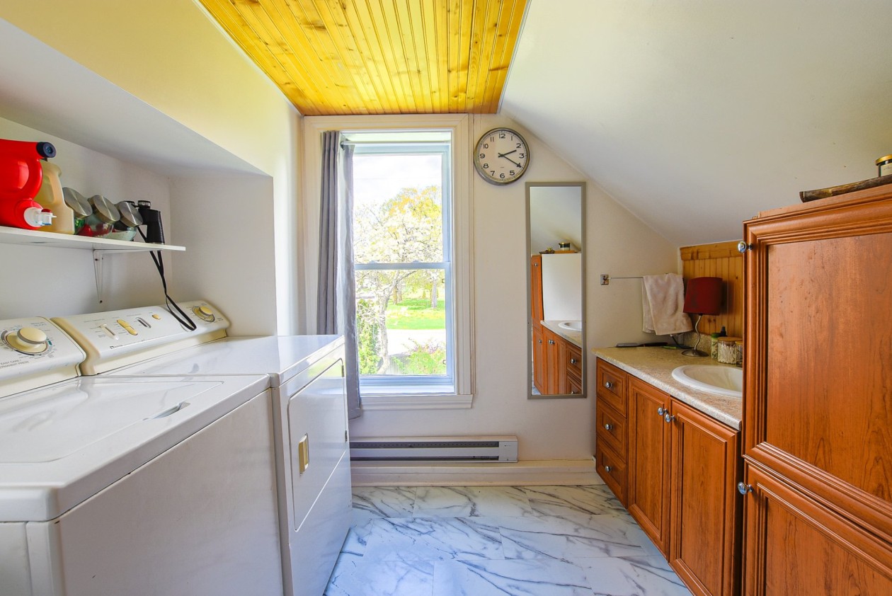Salle de bains — 2045 - 2065 Av. Nicolas-Perrot, Bécancour
