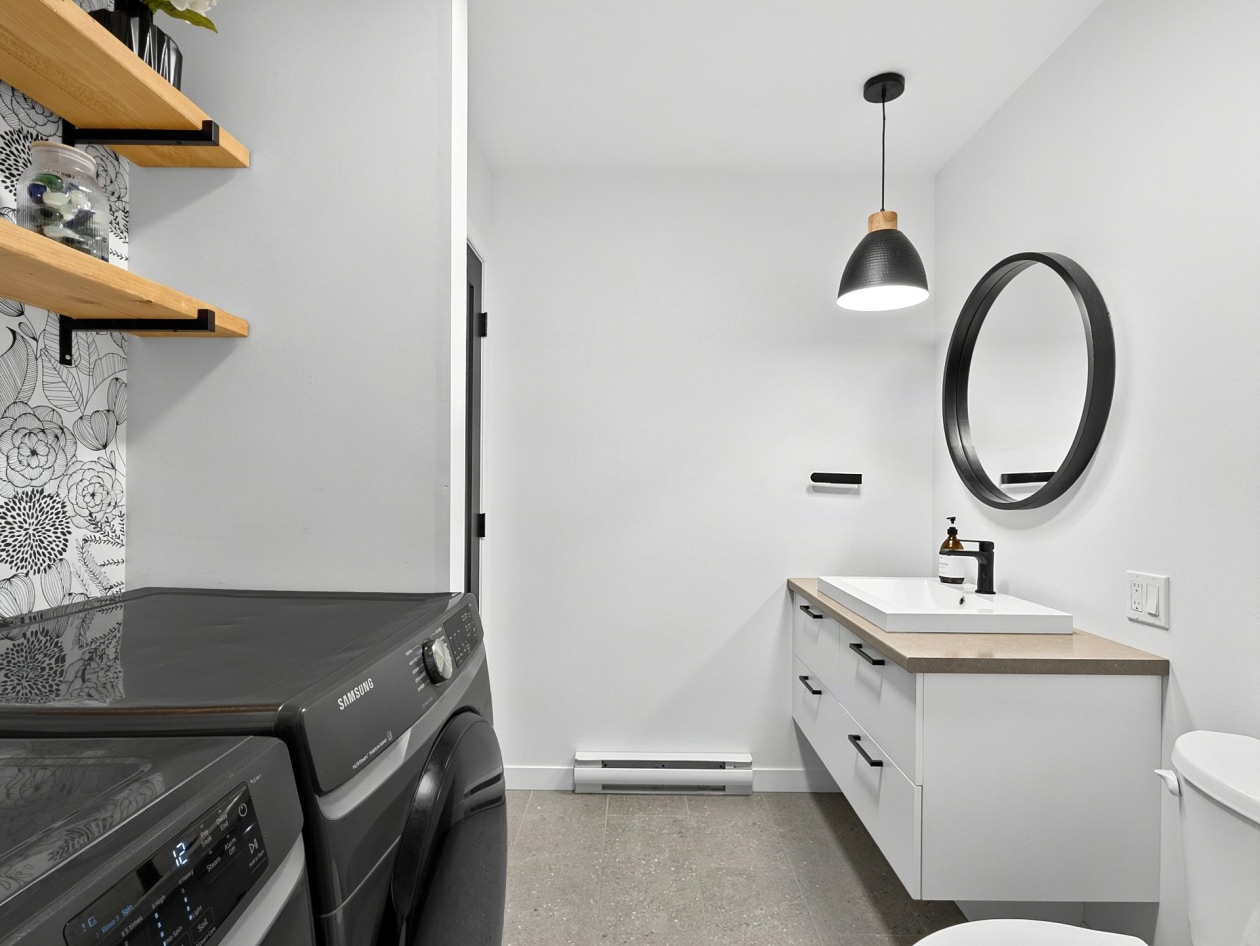 Salle d'eau — 1035 Rue de Honfleur, Sherbrooke