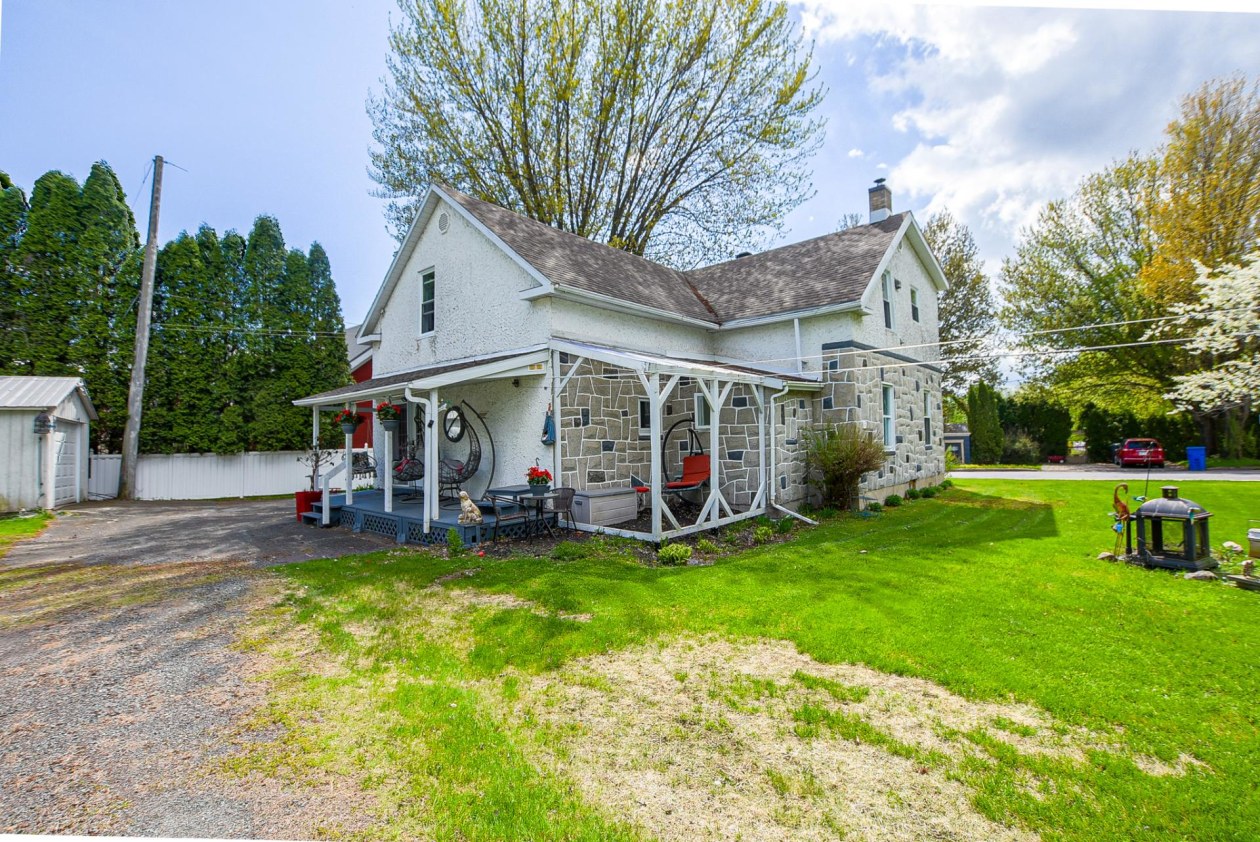 Face arrière — 2045 - 2065 Av. Nicolas-Perrot, Bécancour