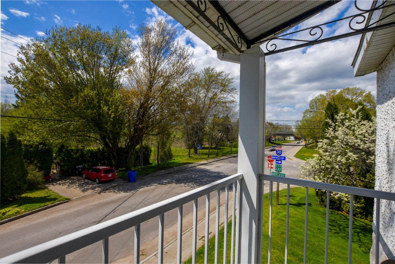 Balcon — 2045 - 2065 Av. Nicolas-Perrot, Bécancour