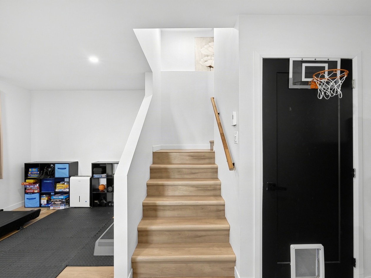 Escalier — 1035 Rue de Honfleur, Sherbrooke