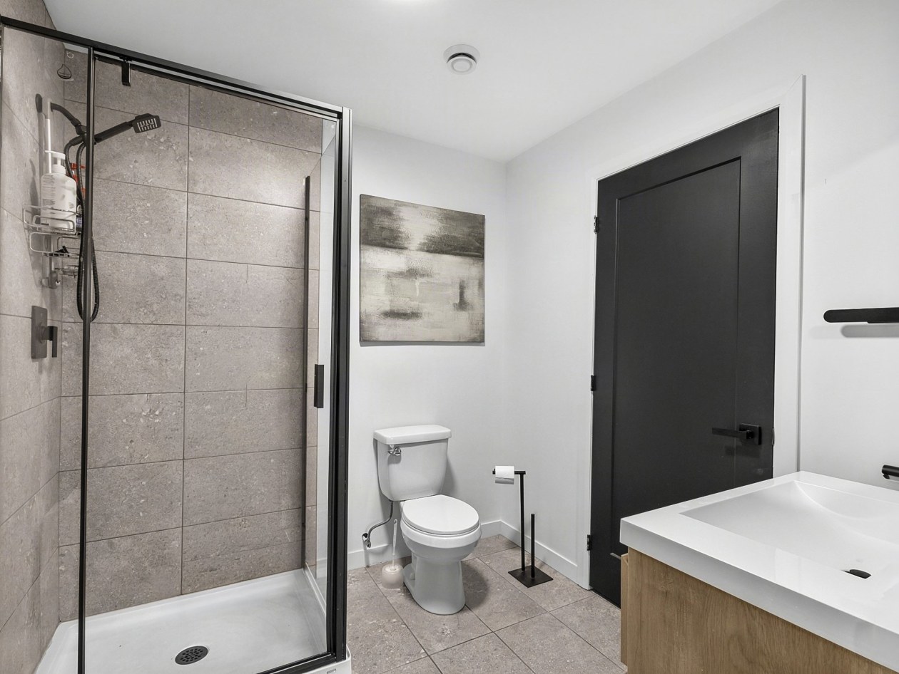 Salle de bains — 1035 Rue de Honfleur, Sherbrooke