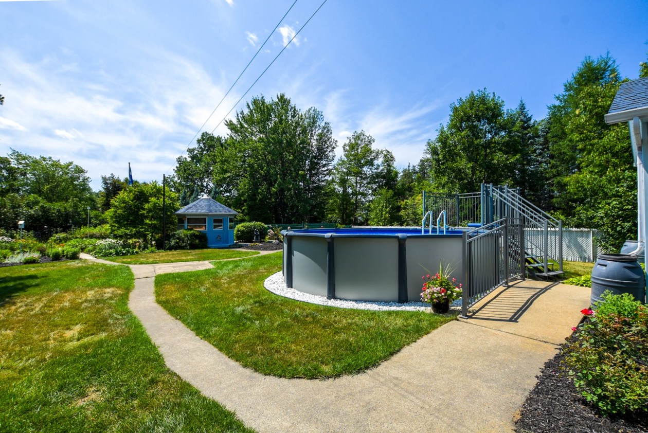 Piscine — 210 Rue Sicotte, Trois-Rivières