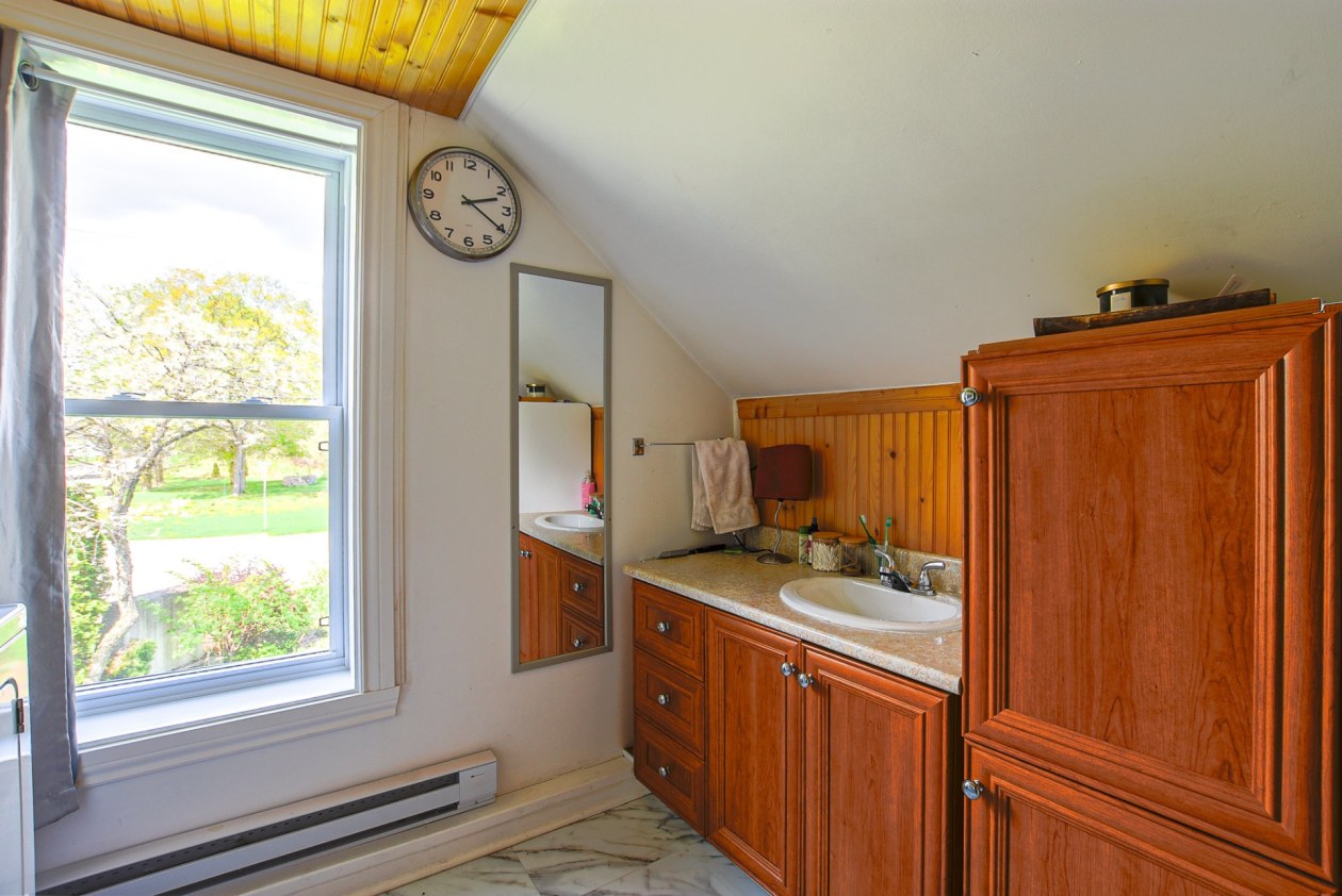 Salle de bains — 2045 - 2065 Av. Nicolas-Perrot, Bécancour