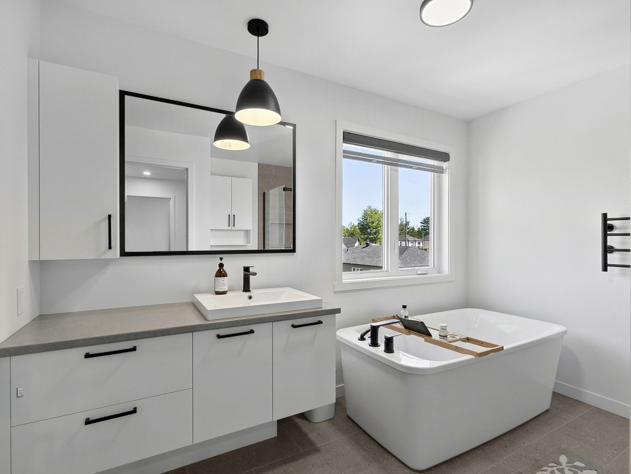 Salle de bains — 1035 Rue de Honfleur, Sherbrooke