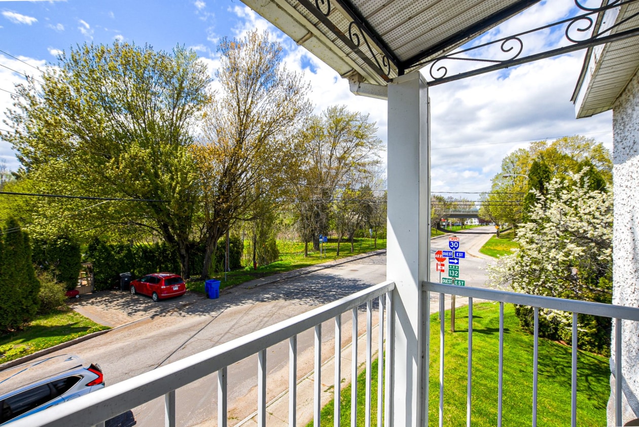 Balcon — 2045 - 2065 Av. Nicolas-Perrot, Bécancour
