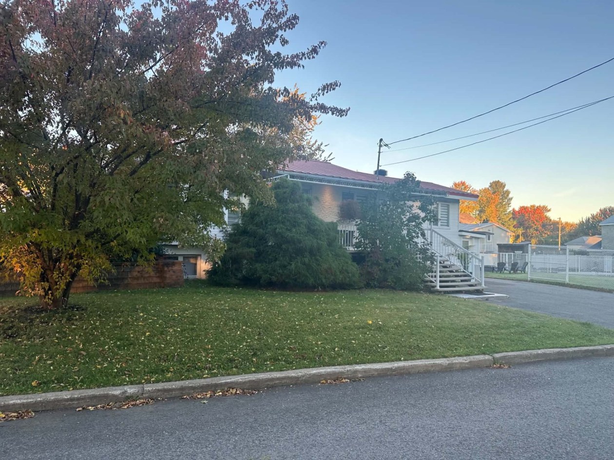 Extérieur — 4045 Boul. des Mille-Îles, Laval