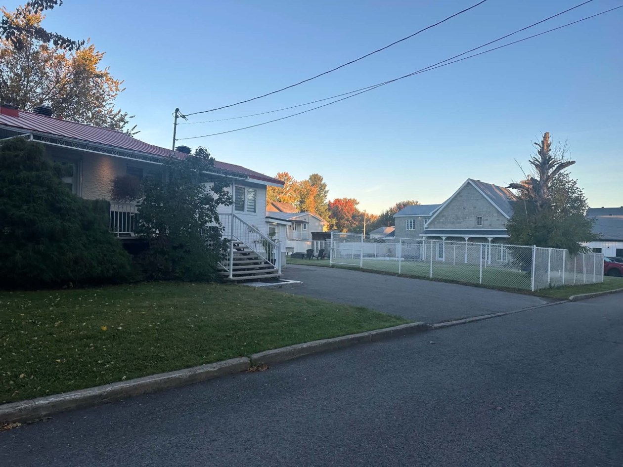 Extérieur — 4045 Boul. des Mille-Îles, Laval
