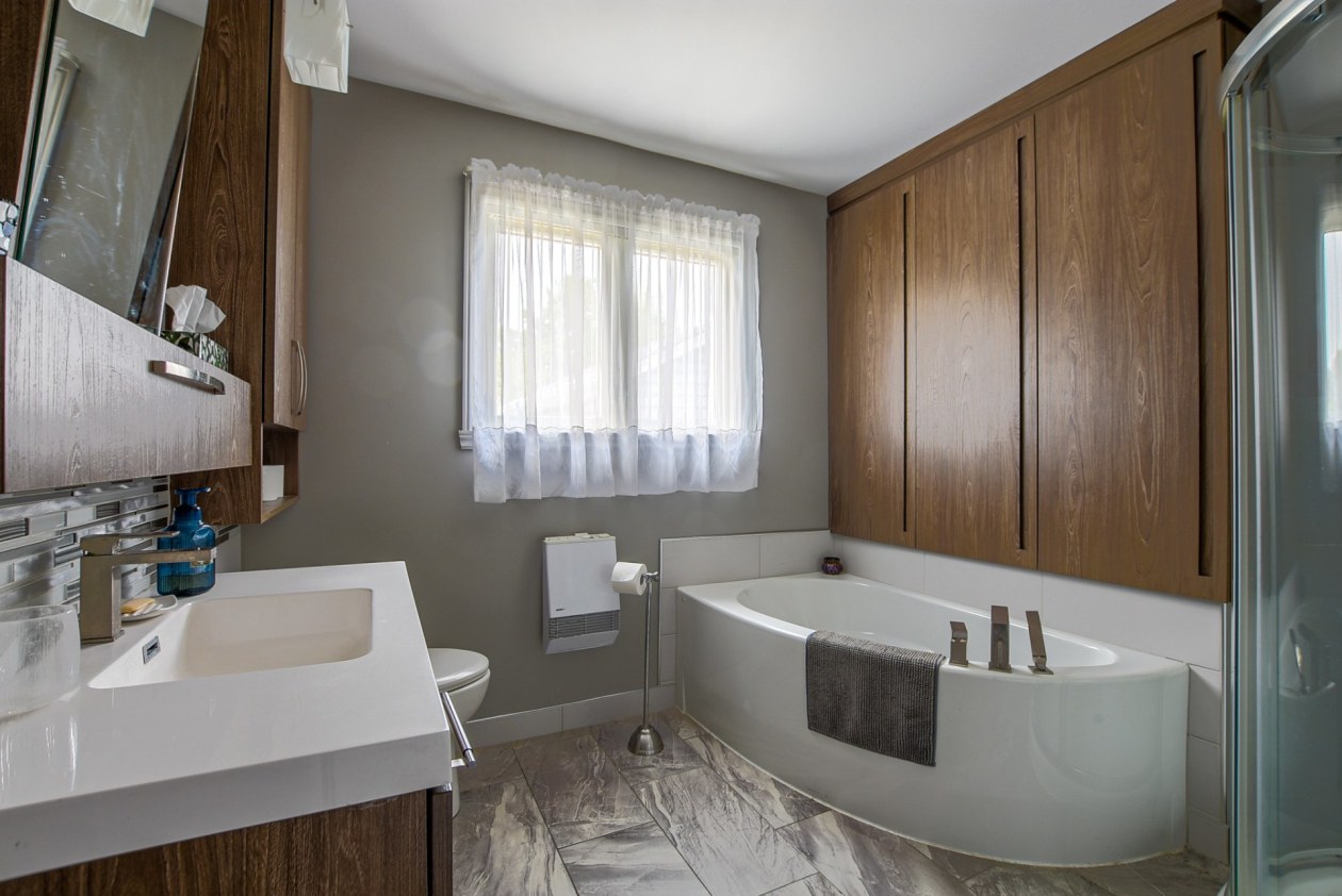 Salle de bains — 210 Rue Sicotte, Trois-Rivières