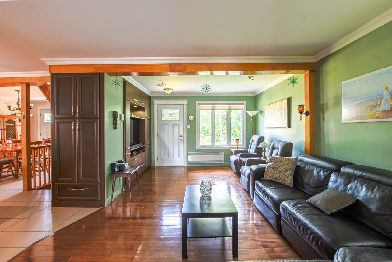 Salon — 210 Rue Sicotte, Trois-Rivières