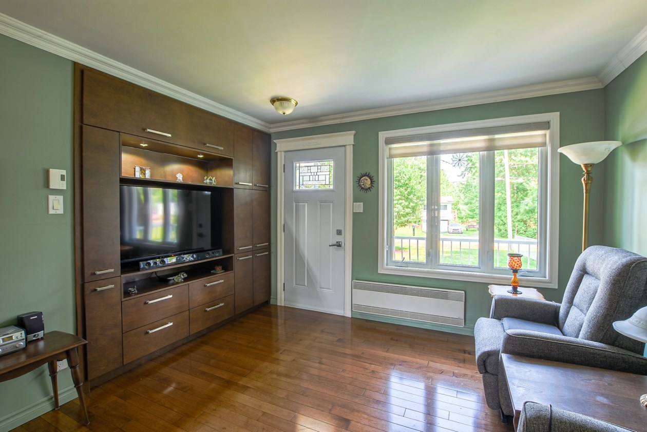 Salon — 210 Rue Sicotte, Trois-Rivières