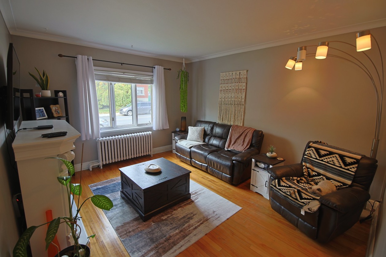Salon — 650 - 650A 18e Avenue, Montréal