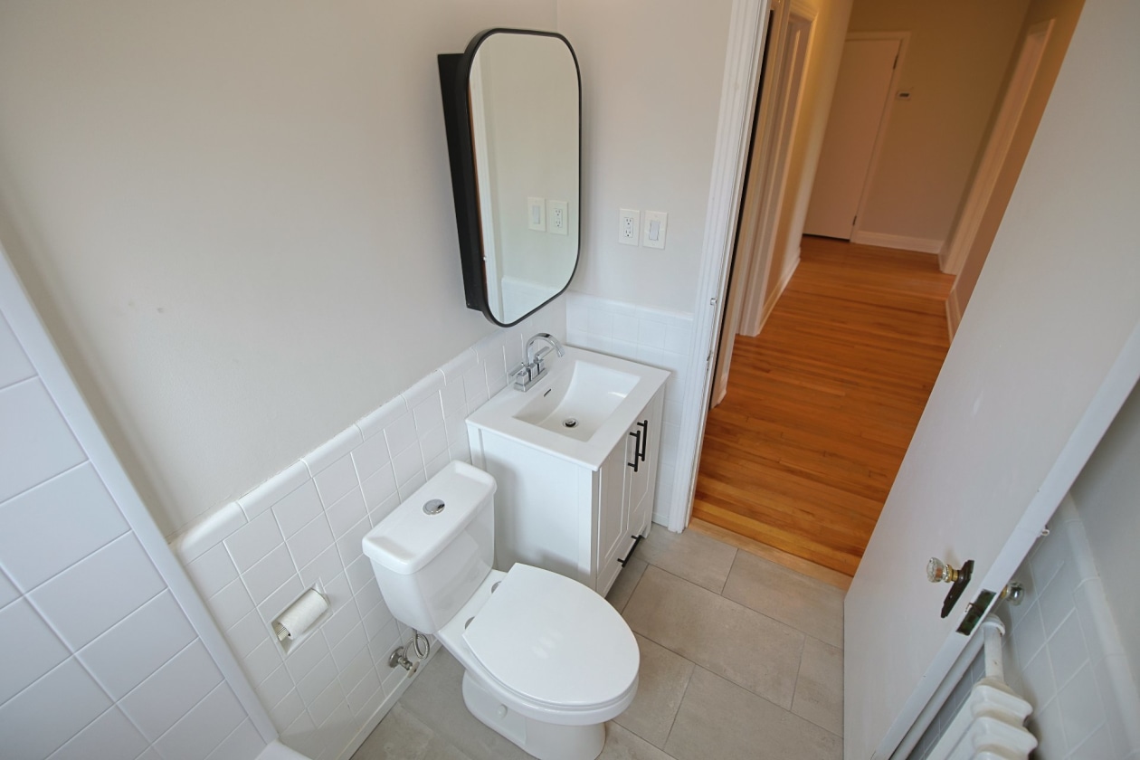 Salle de bains — 650 - 650A 18e Avenue, Montréal