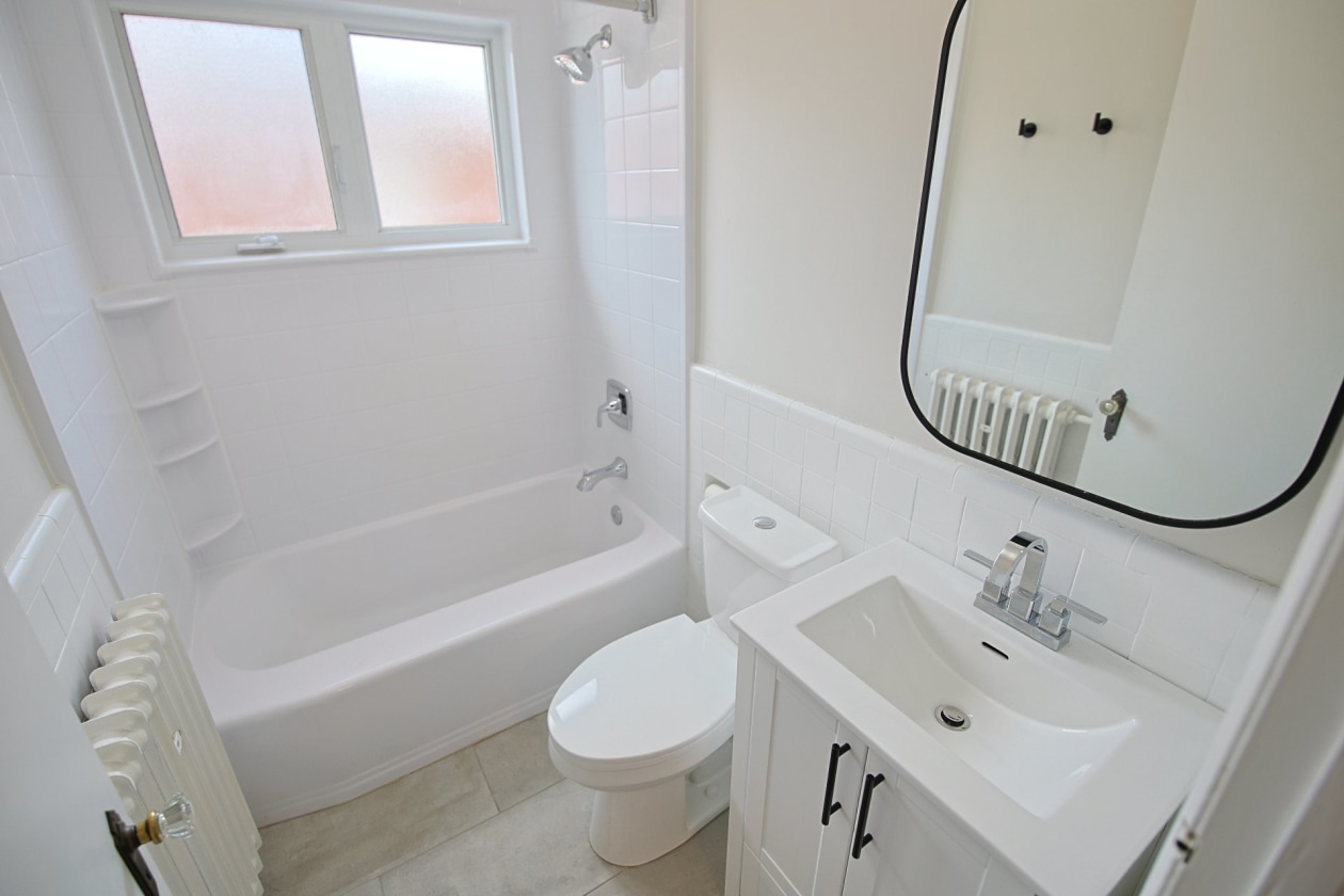 Salle de bains — 650 - 650A 18e Avenue, Montréal