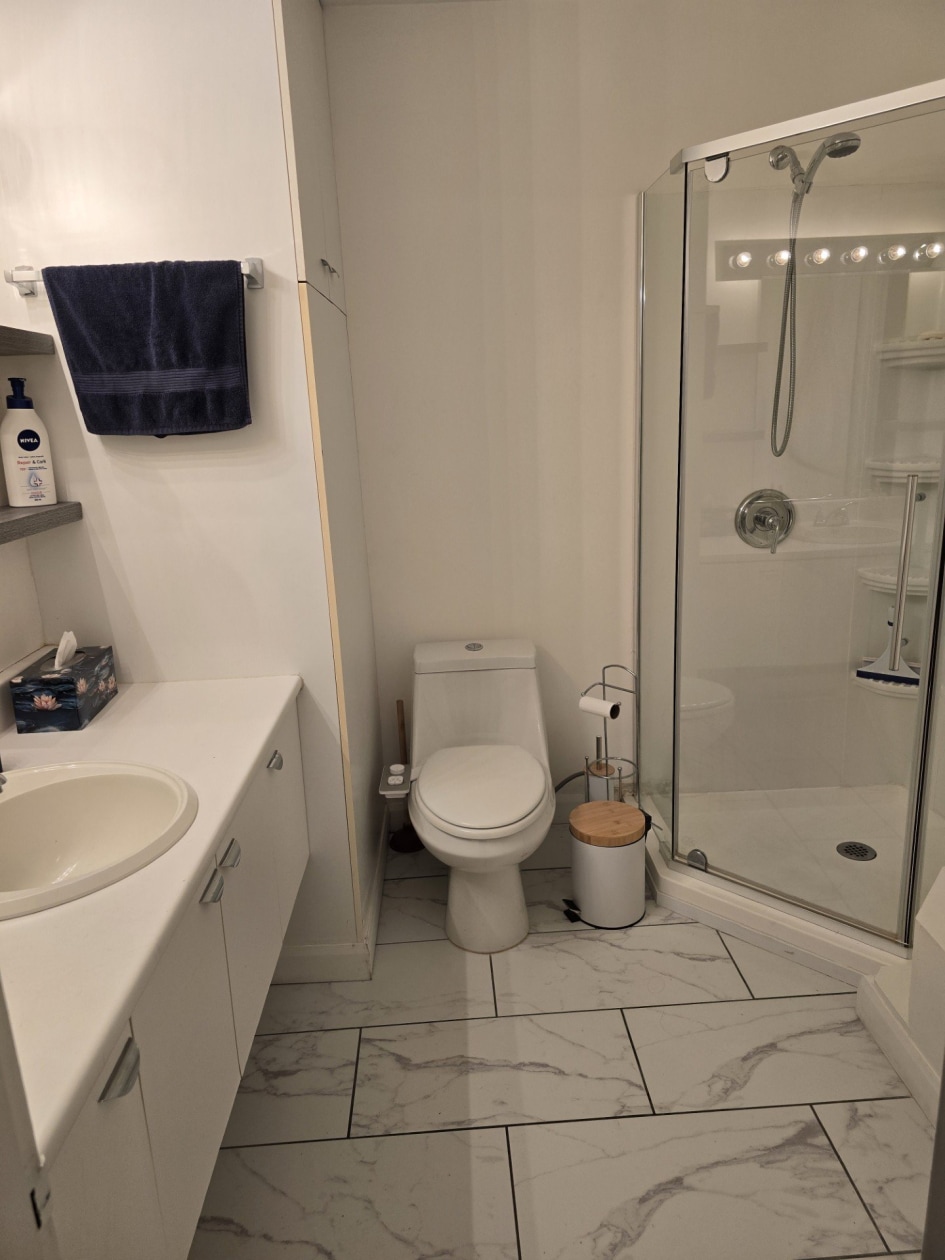 Salle de bains — 936 Rue des Prairies, Québec
