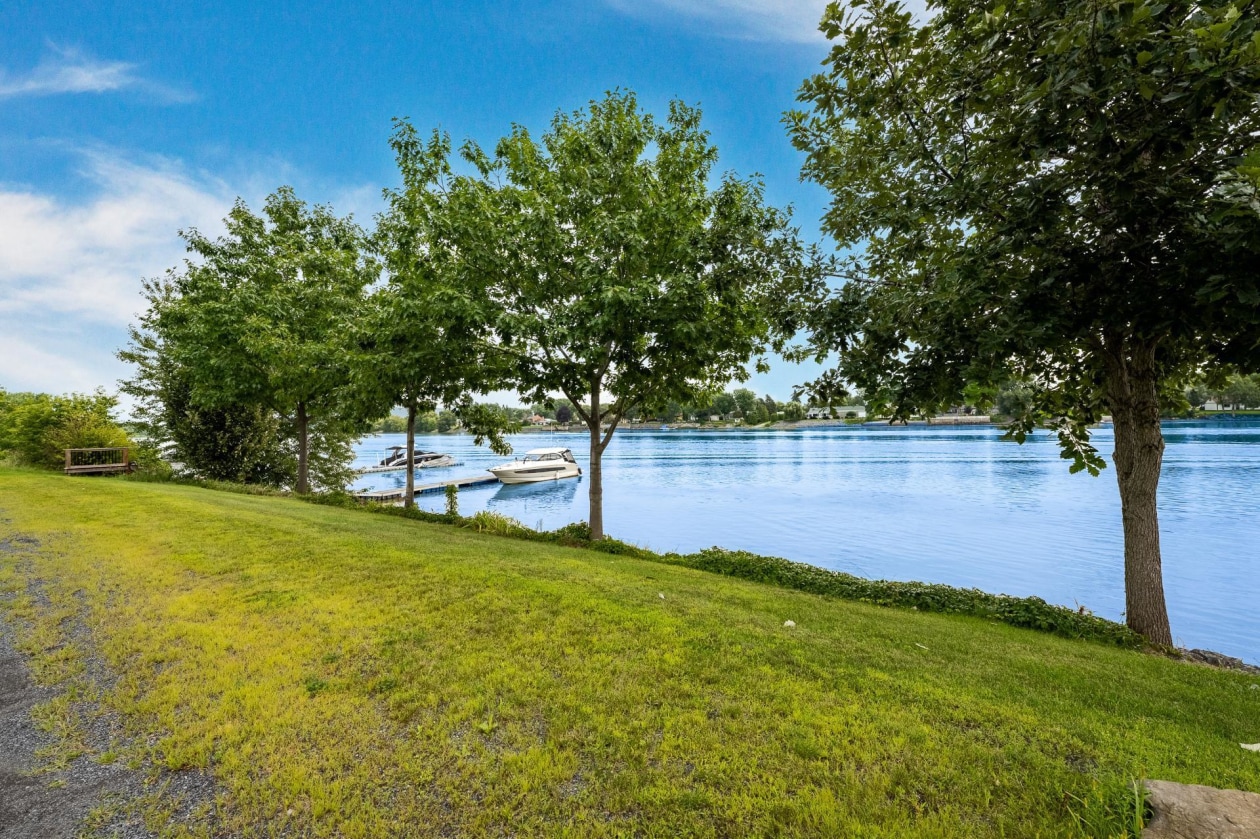 Accès au plan d'eau — 231 Ch. du Richelieu, Saint-Basile-le-Grand