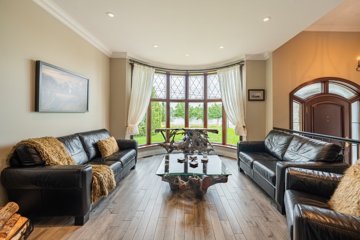 Salon — 231 Ch. du Richelieu, Saint-Basile-le-Grand