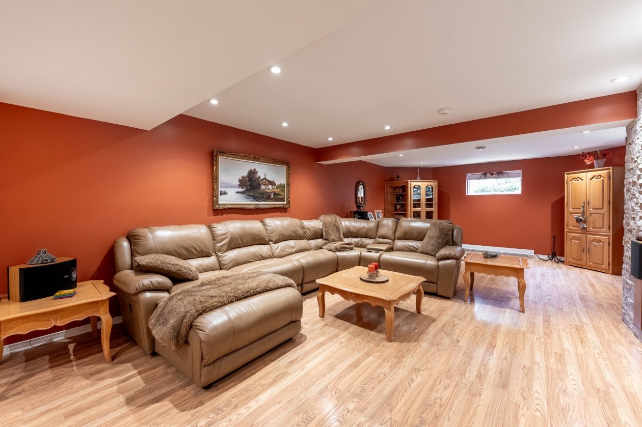 Salle familiale — 231 Ch. du Richelieu, Saint-Basile-le-Grand