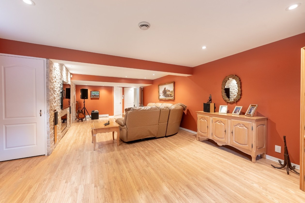 Salle familiale — 231 Ch. du Richelieu, Saint-Basile-le-Grand