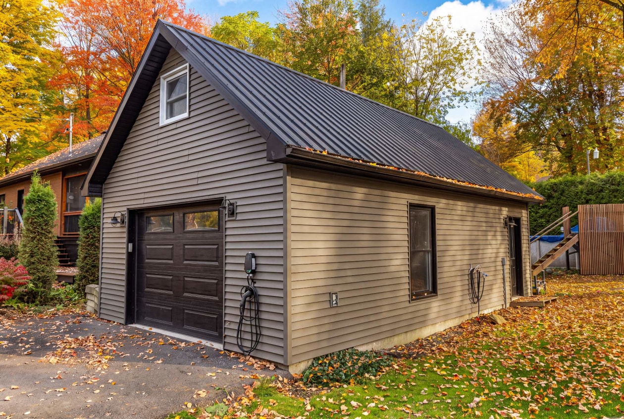 Garage — 223 Rue Georges, Brigham