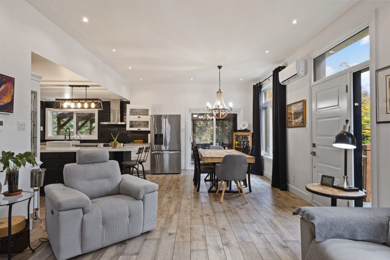 Salle à manger — 223 Rue Georges, Brigham