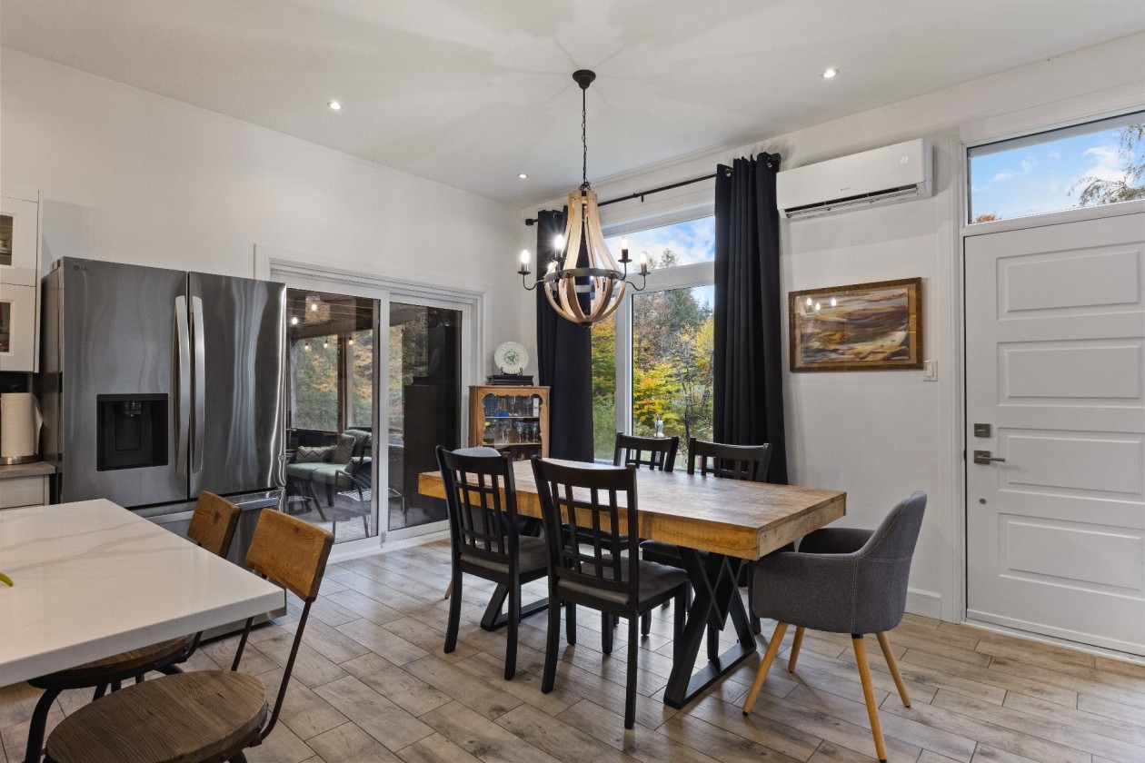 Salle à manger — 223 Rue Georges, Brigham