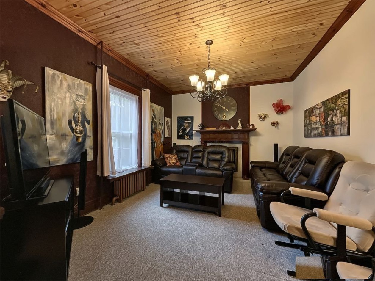 Salon — 18 Rue Codaire, Saint-Paul-d'Abbotsford