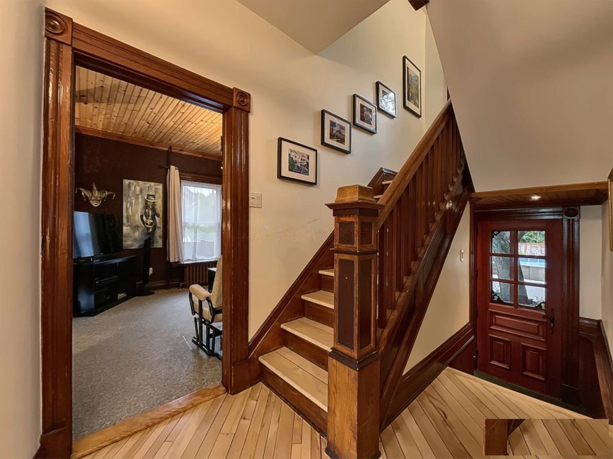 Escalier — 18 Rue Codaire, Saint-Paul-d'Abbotsford