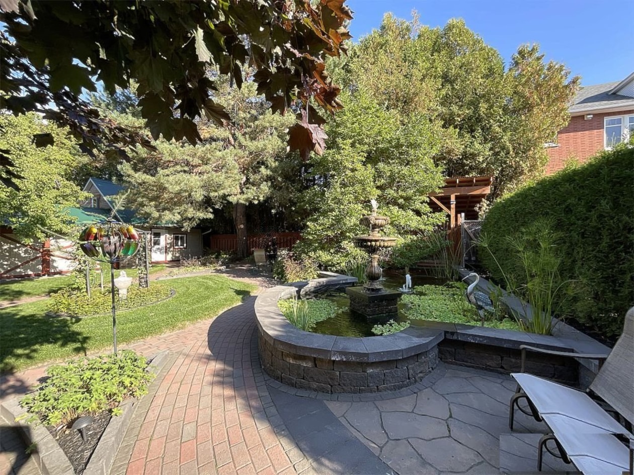 Cour — 18 Rue Codaire, Saint-Paul-d'Abbotsford