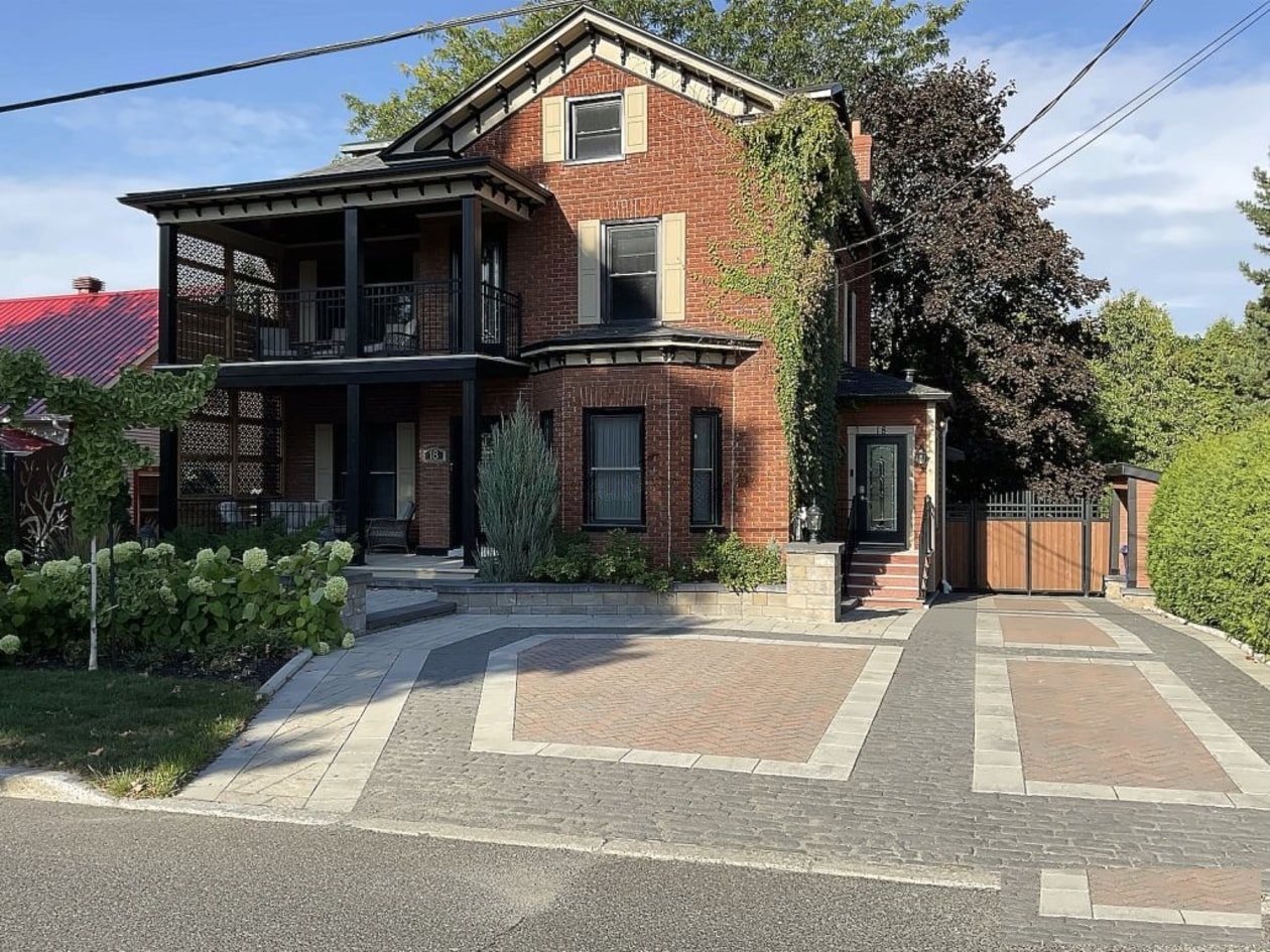 Façade — 18 Rue Codaire, Saint-Paul-d'Abbotsford
