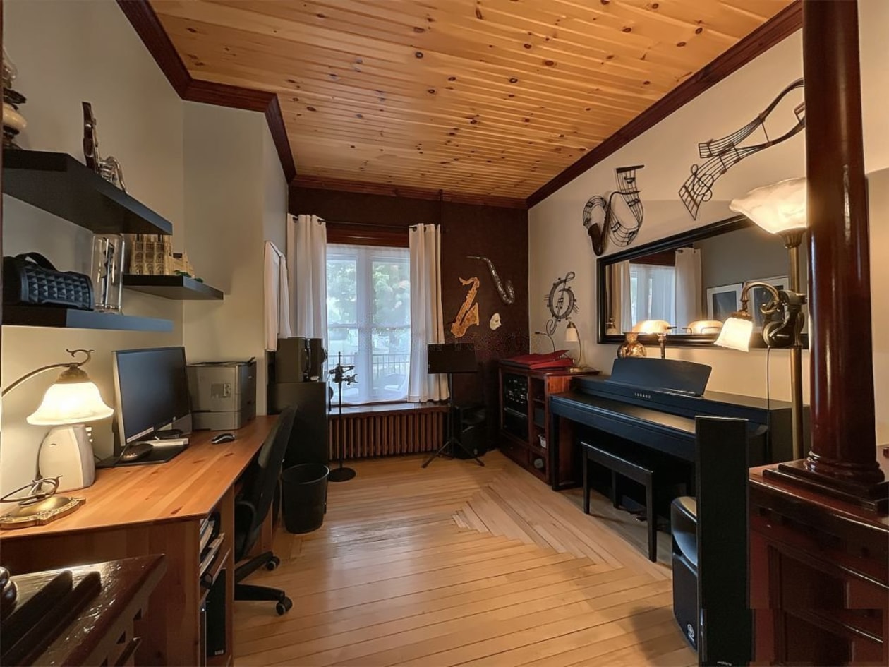 Bureau — 18 Rue Codaire, Saint-Paul-d'Abbotsford