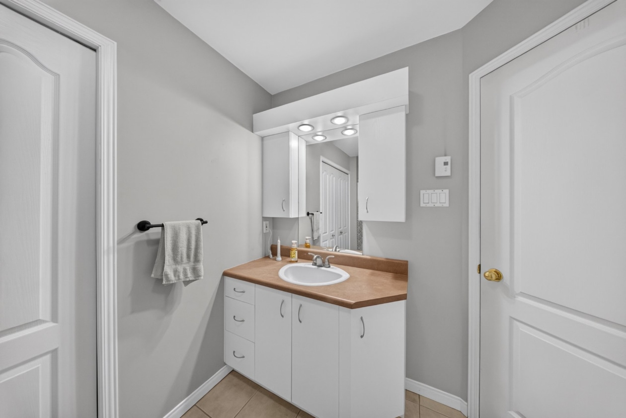 Salle de bains — 436 - 438 Rue Colbert, Sherbrooke