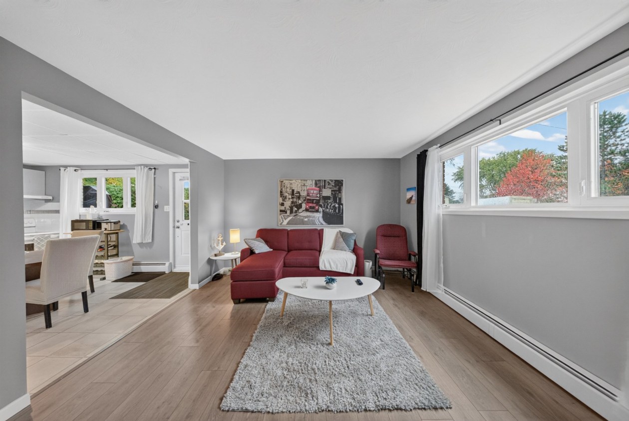 Salon — 3086 - 3090 Rue Galt O., Sherbrooke