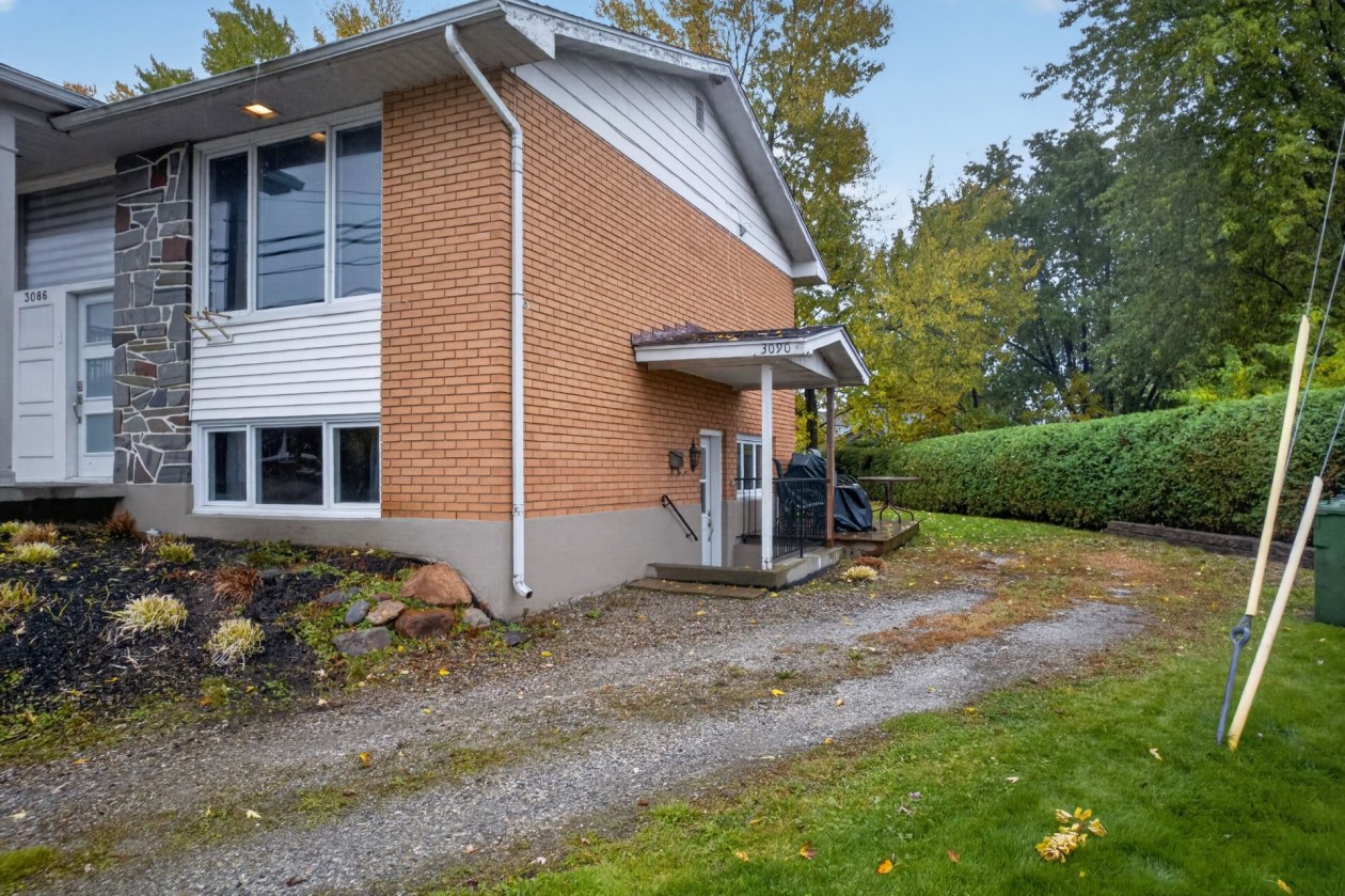 Entrée extérieure — 3086 - 3090 Rue Galt O., Sherbrooke