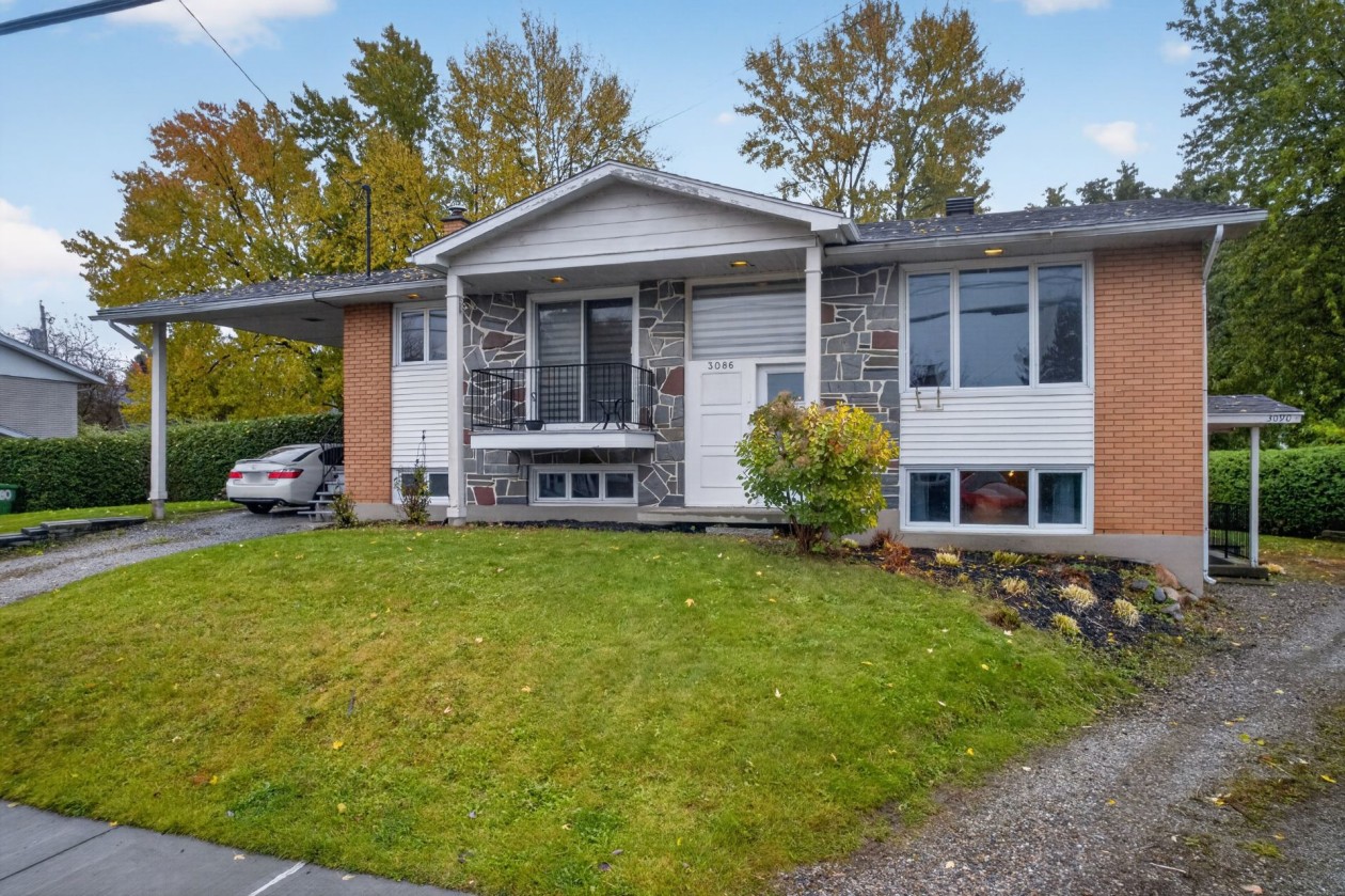 Façade — 3086 - 3090 Rue Galt O., Sherbrooke