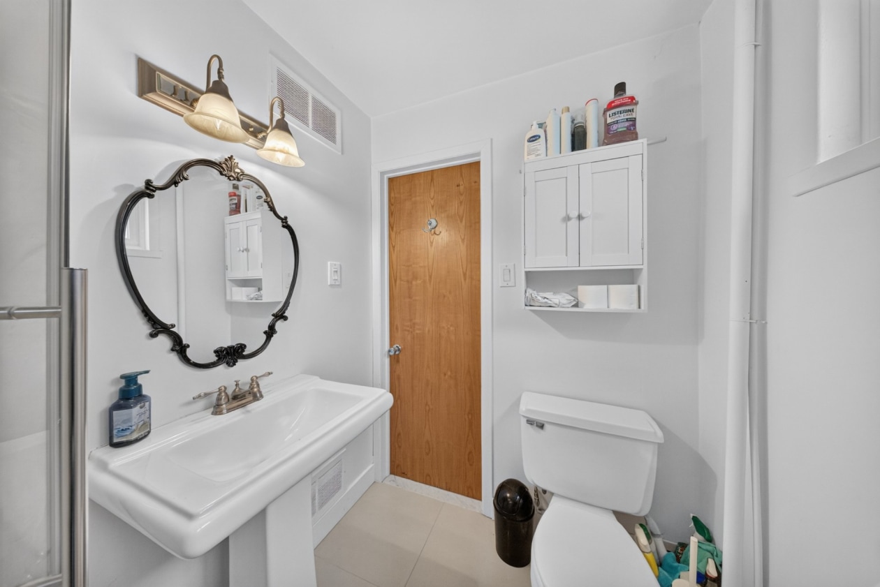 Salle de bains — 3086 - 3090 Rue Galt O., Sherbrooke
